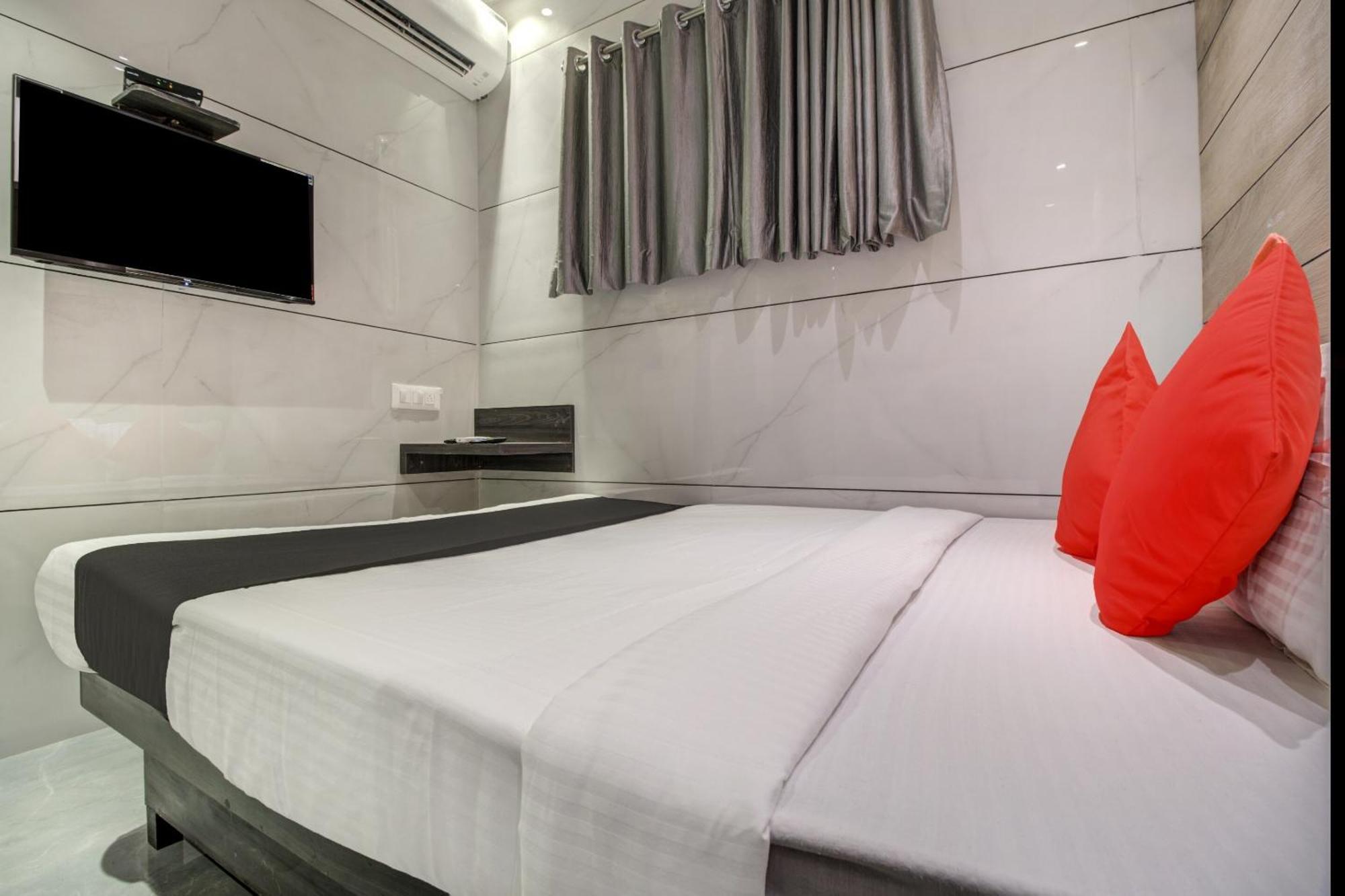 Hotel Spring Residency Mumbai  Buitenkant foto