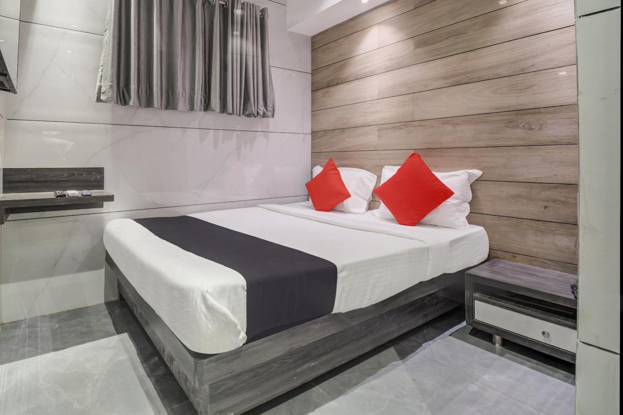 Hotel Spring Residency Mumbai  Buitenkant foto