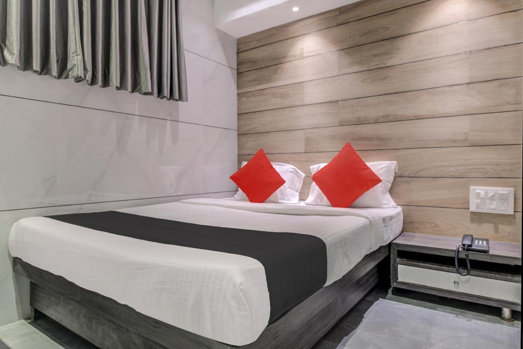 Hotel Spring Residency Mumbai  Buitenkant foto