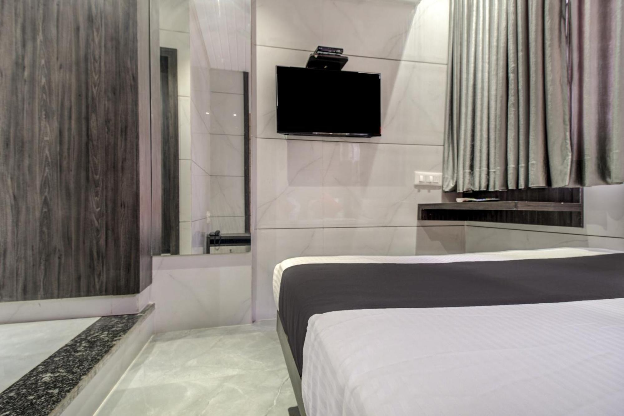 Hotel Spring Residency Mumbai  Buitenkant foto