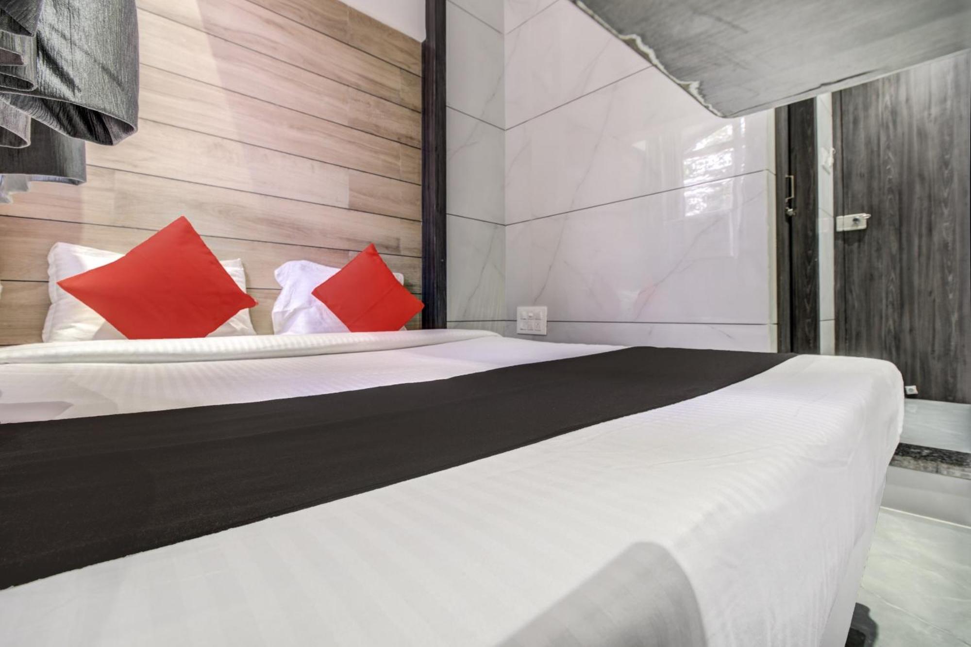 Hotel Spring Residency Mumbai  Buitenkant foto