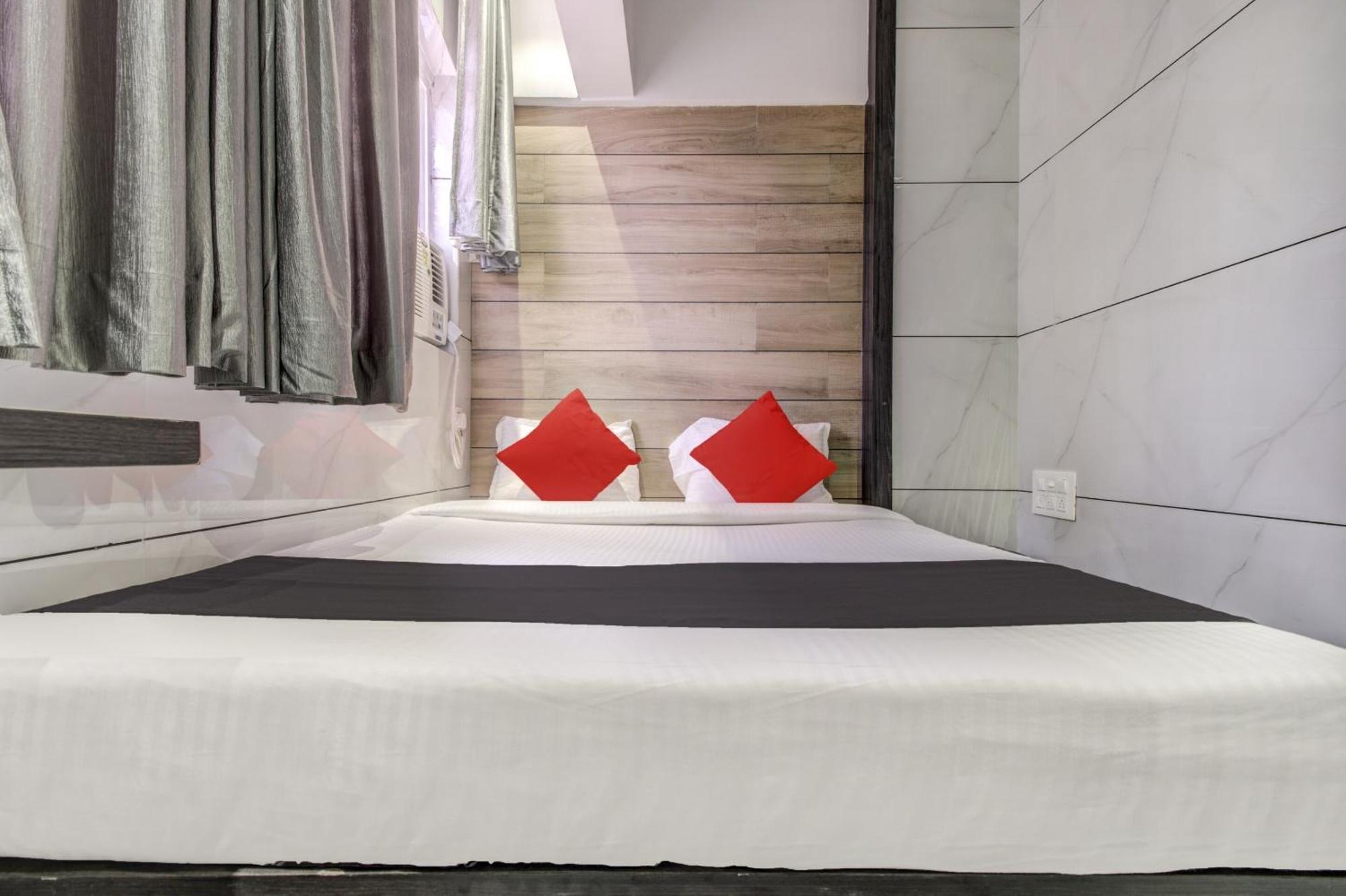 Hotel Spring Residency Mumbai  Buitenkant foto
