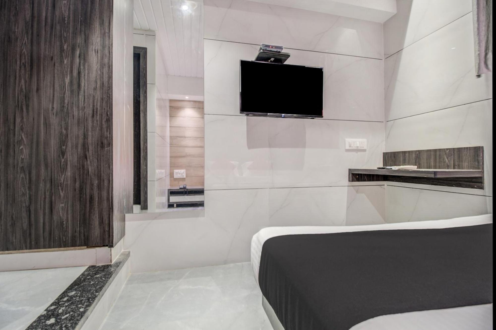 Hotel Spring Residency Mumbai  Buitenkant foto