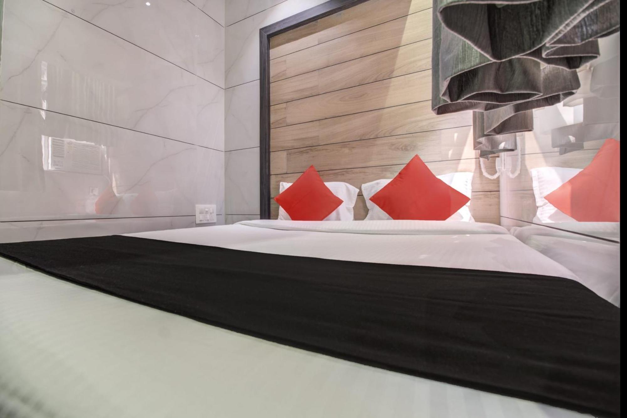 Hotel Spring Residency Mumbai  Buitenkant foto