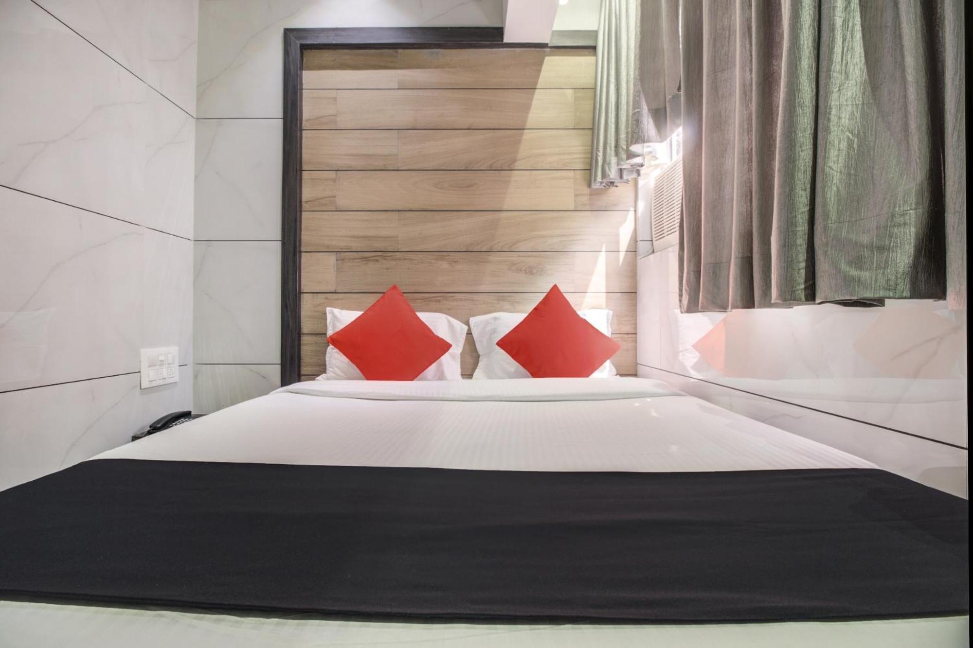 Hotel Spring Residency Mumbai  Buitenkant foto